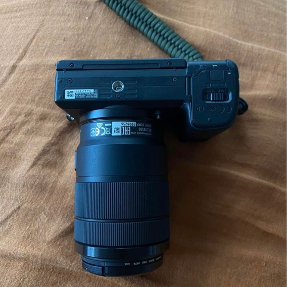 Sony 6400 - Picture 4 of 9